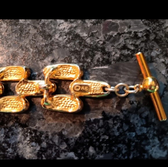 Vintage Anne Klein Gold-Tone Bracelet 8 Inches Toggle Closure - Beautiful! - Picture 5 of 7